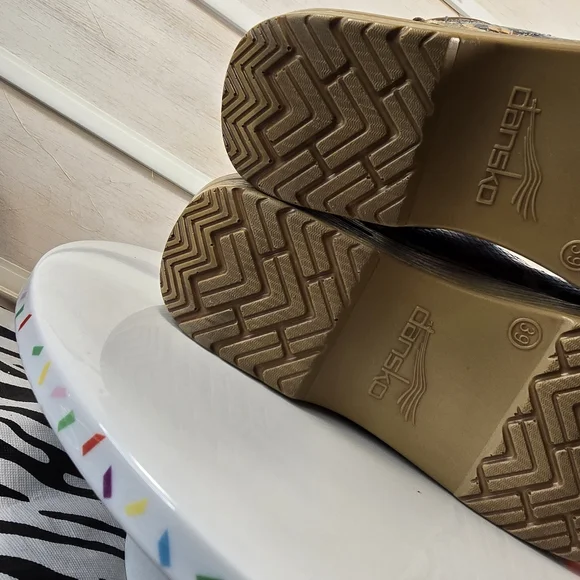 Dansko Women Multicolor Mermaid metallic Clogs - Picture 9 of 12